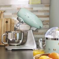 SMF02PGUK Stand Mixer in Pastel Green